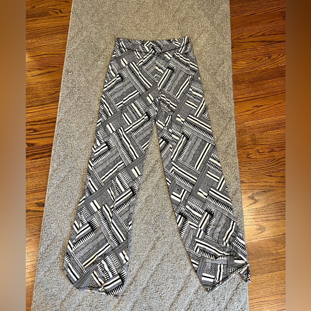 PINK Victoria's Secret Black and White Patterned Pants